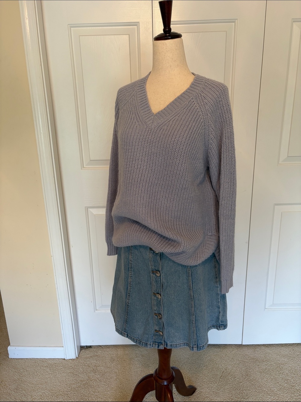 Magaschoni Soft Lavender V-Neck Knit Sweater